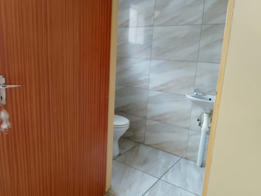 To Let 1 Bedroom Property for Rent in Oos Einde North West